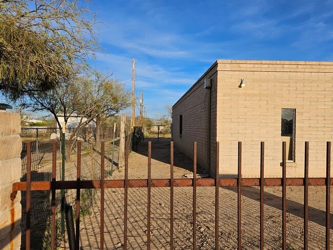 Building Photo - 4445 S Kostka Ave