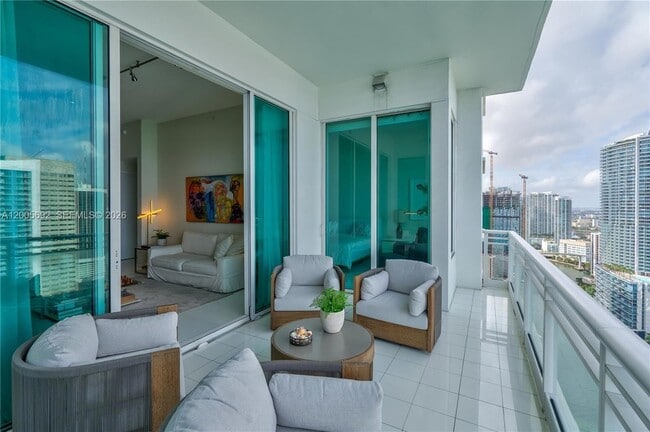 Building Photo - 900 Brickell Key Blvd