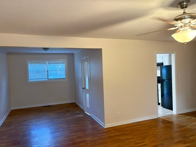 Building Photo - 510 Dickson St