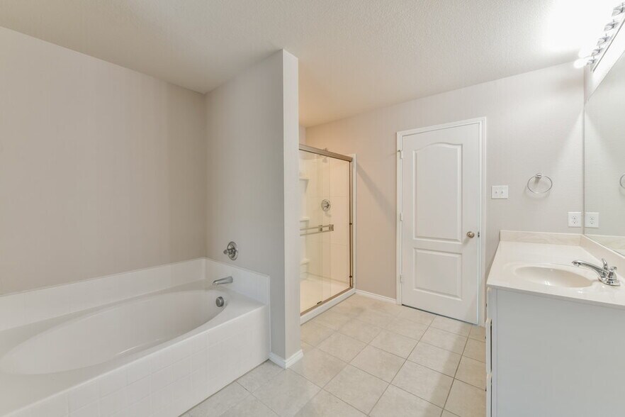 Building Photo - 7908 Spritsail Ln