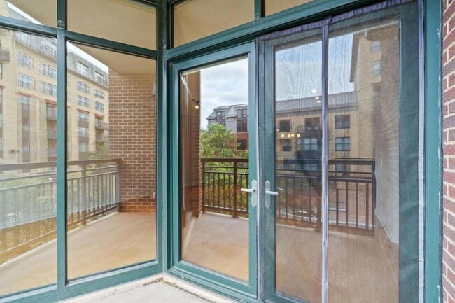 Building Photo - 408 N 1st St