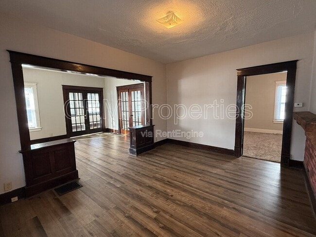 Building Photo - 310 N Lindsay St