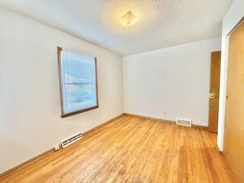 Building Photo - 625 Vera Ct