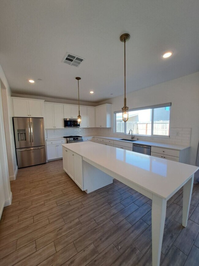 Building Photo - 911 Blue Oak Lane W