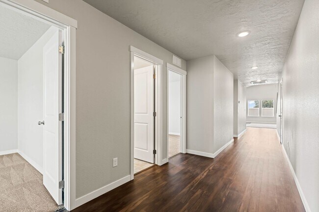 Building Photo - 4 Bedroom, 2 Bath Gorgeous Nampa Home on a...