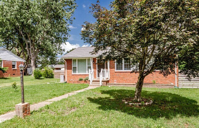 Building Photo - 9507 Stockbridge Dr