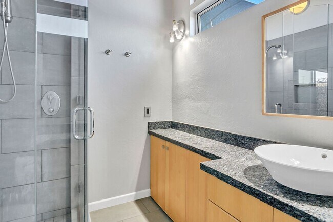 Building Photo - Single story view home overlooking Mission...