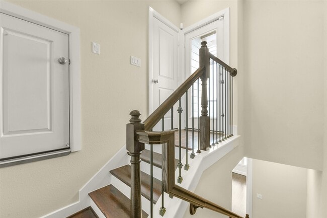Building Photo - 734 N Shepherd Dr