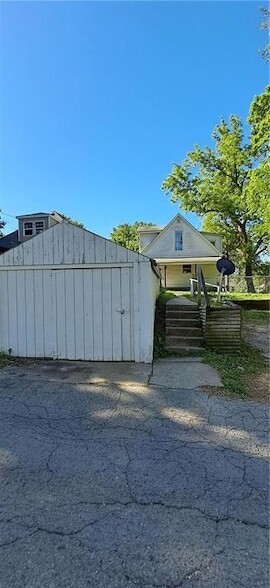 Building Photo - 3315 Mitchell Ave