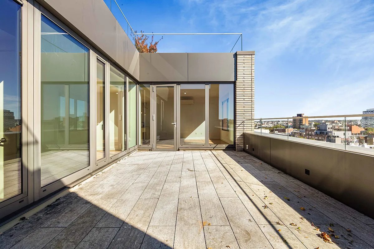 Building Photo - 123 Melrose St