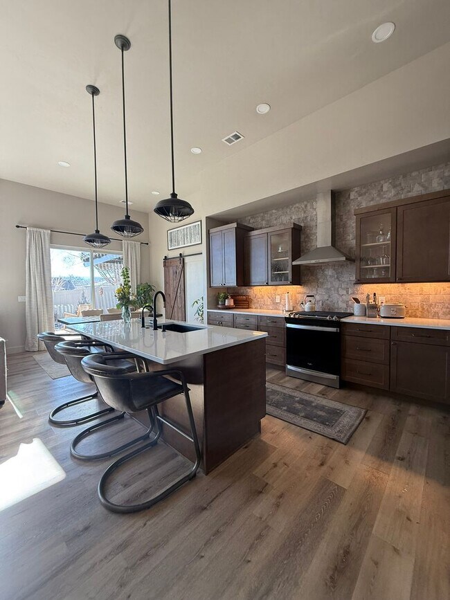 Building Photo - Your Private Oasis Awaits: Spacious 4BR Home with Premium Amenities