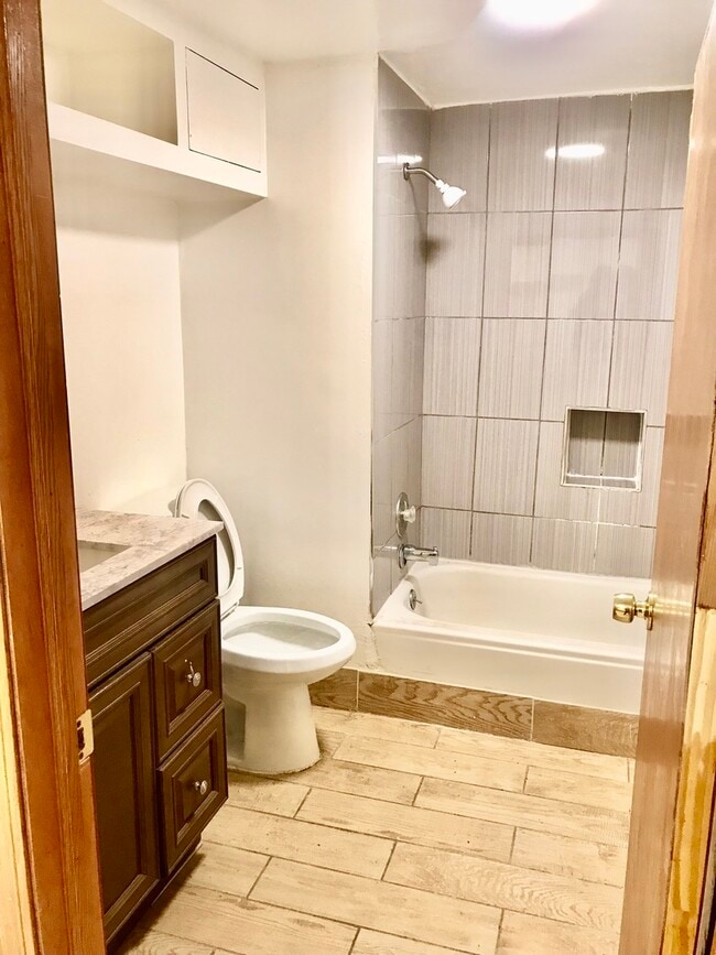 Building Photo - 1315 W 31st St