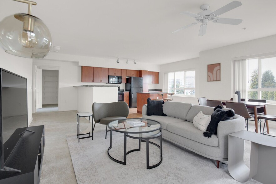 Building Photo - 10410 NE 2nd St