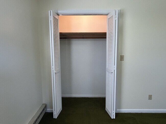 Building Photo - Large Brick Ranch with Finished Basement a...