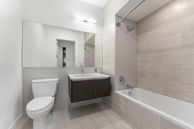 Building Photo - 148 1st St