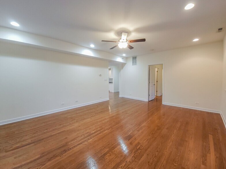 Building Photo - 1829 W Leland Ave