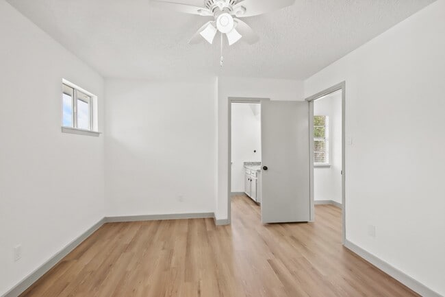 Building Photo - 1600 Hazelwood St