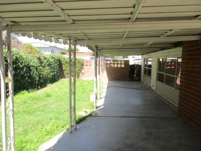 Building Photo - 2401 Bartel St