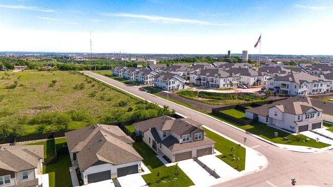 Building Photo - Stunning 4-bedroom, 3-bathroom Luxury Duplex on a HUGE Corner Lot!