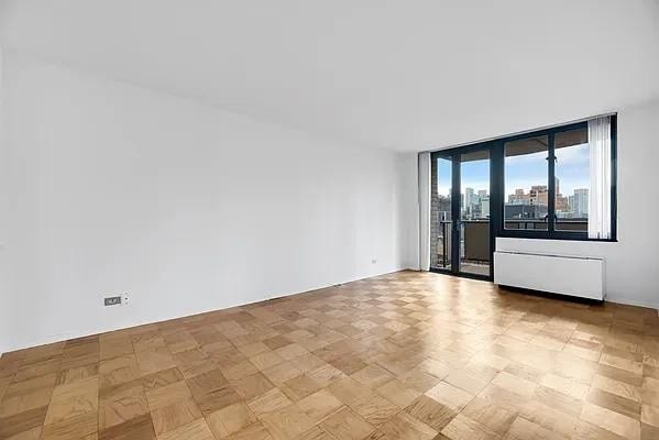 Building Photo - 407 Park Ave S