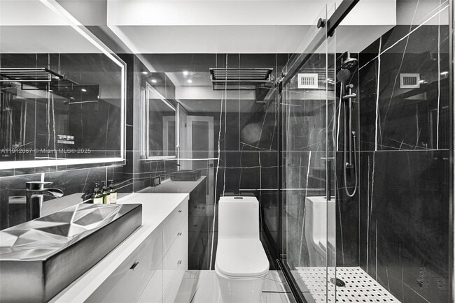 Building Photo - 1000 West Ave