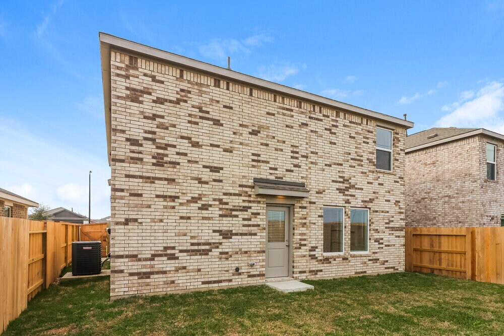 Building Photo - 16726 Old Wagon Wy