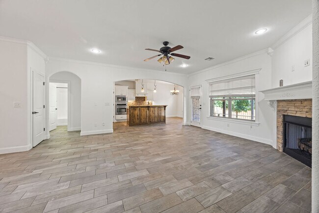 Building Photo - 4100 SW Deerfield Blvd