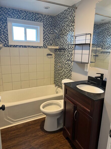 Building Photo - 9518 E Broadway Ave