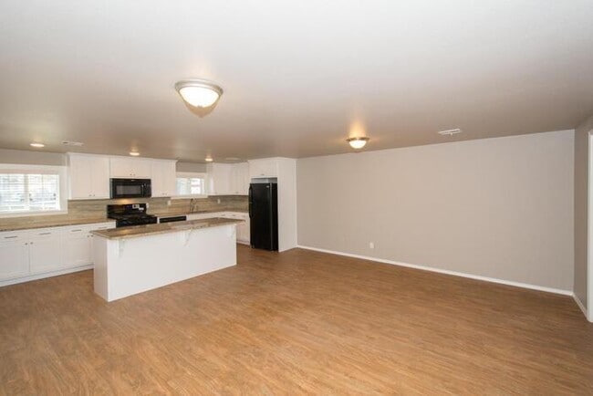 Building Photo - Spacious 1/1 Retreat – Steps from TU & Tul...