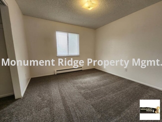 Building Photo - Available Now! Remodeled 2 bed 1 bath Upst...