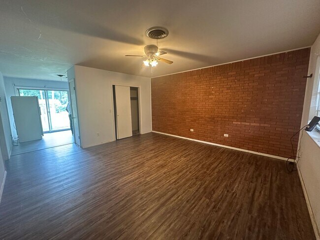 Building Photo - 308 N Inglewood Ave