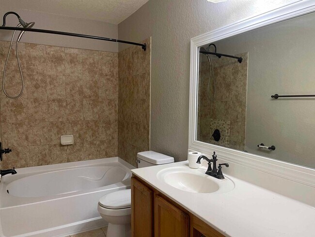 Building Photo - 11024 Dublin Briar