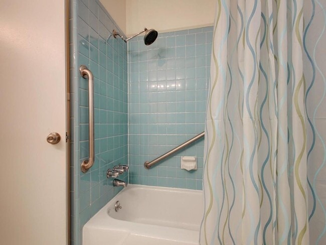 Building Photo - 8516 Hathaway Dr
