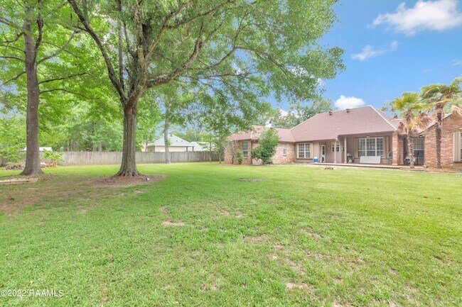 Building Photo - 403 Phoenix Dr