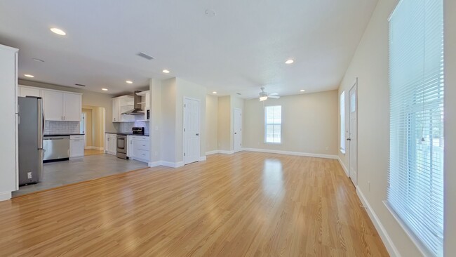 Building Photo - Beautiful 2 Bedroom Home in San Marco read...