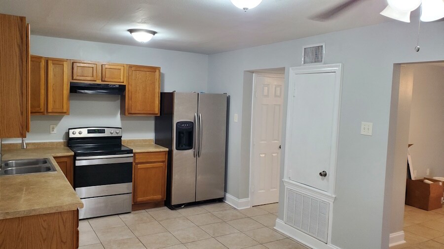 Building Photo - 3673 Martinique Ave