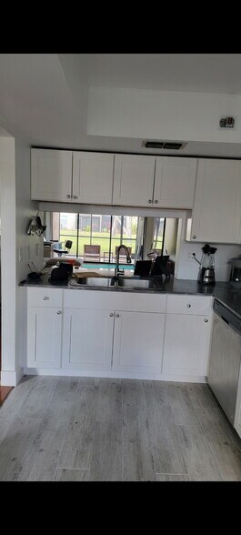 Building Photo - 5647 Summerside Ln