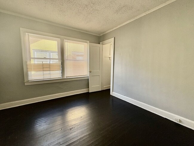 Building Photo - Spacious 2-Bedroom + Den Home with Ample Parking & Backyard!