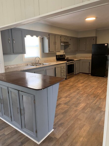 Building Photo - 520 5th St