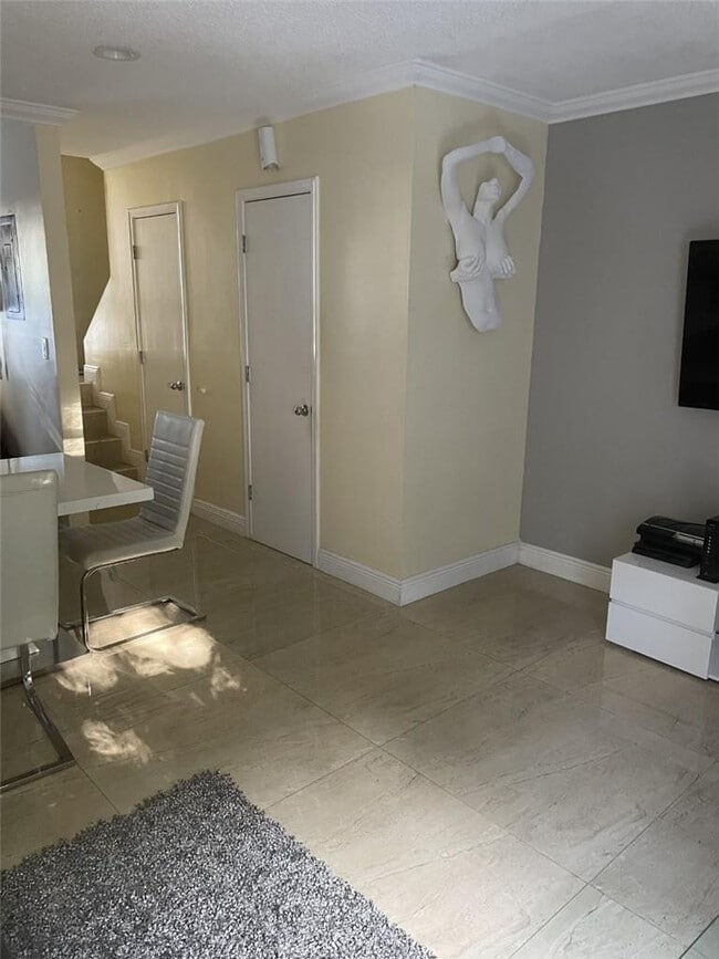 Building Photo - 3007 NW 5th Terrace