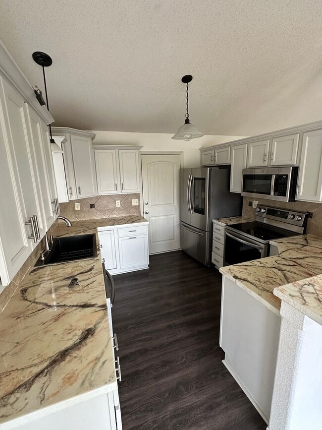 Building Photo - Beautiful Updated 5 Bedroom Home - Derby ,KS