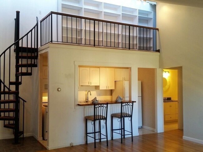 Building Photo - 405 Great Rd