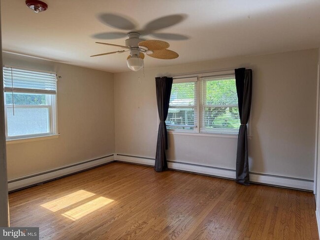Building Photo - 319 Meetinghouse Ln