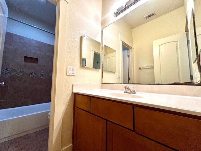 Building Photo - 611 Franklin Blvd