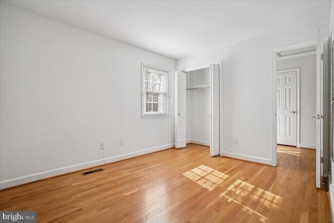 Building Photo - 1221 Forestville Dr