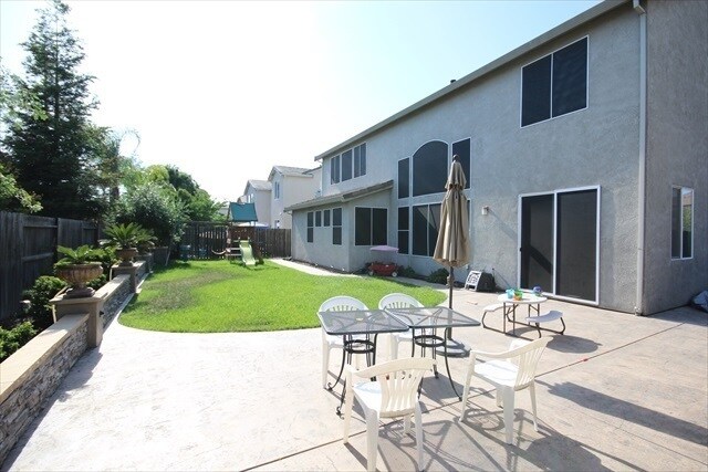 Building Photo - Gorgeous Home In the Desired Chesapeake Neighborhood