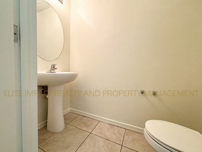 Building Photo - 11684 W Vanderbilt Farms Way