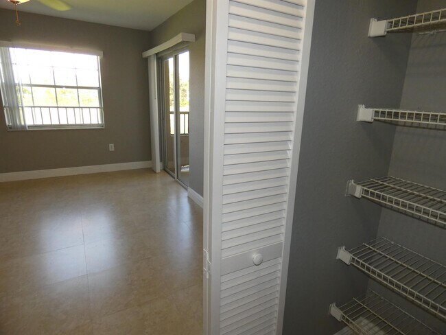 Building Photo - 2841 N Oakland Forest Dr