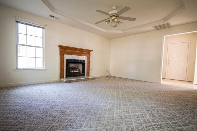 Building Photo - 4 bedroom/2.5 bathroom- Michaels Woods