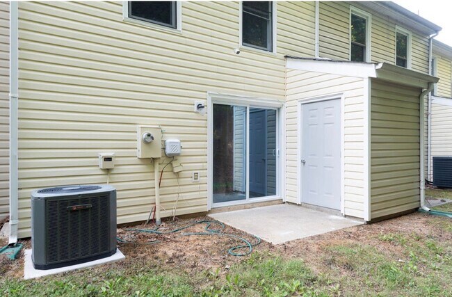 Building Photo - 15249 Broadwater Cir
